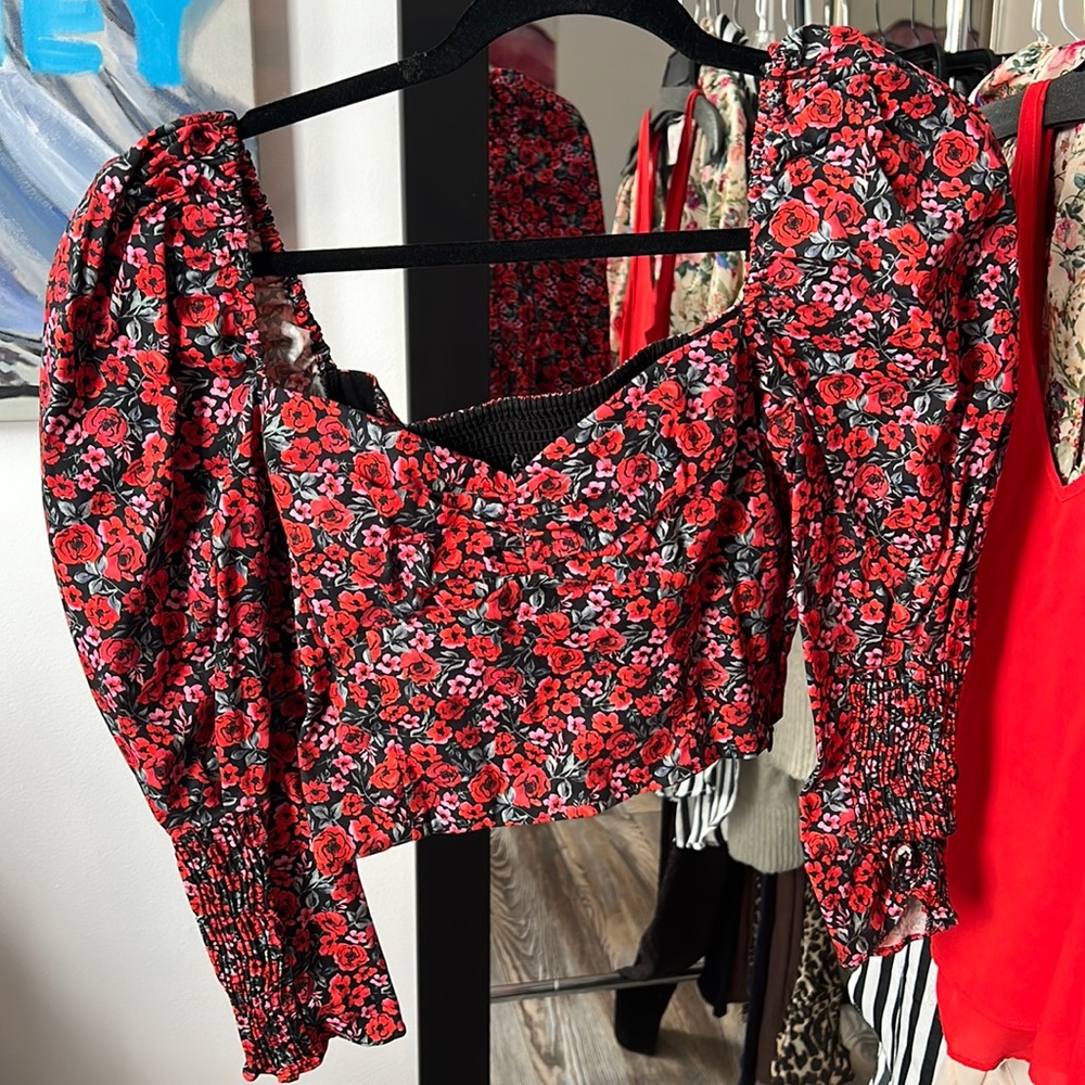 Sweetheart neckline puff sleeve blouse